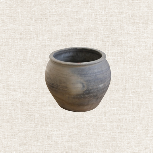 Vintage Porcelain Pot 001